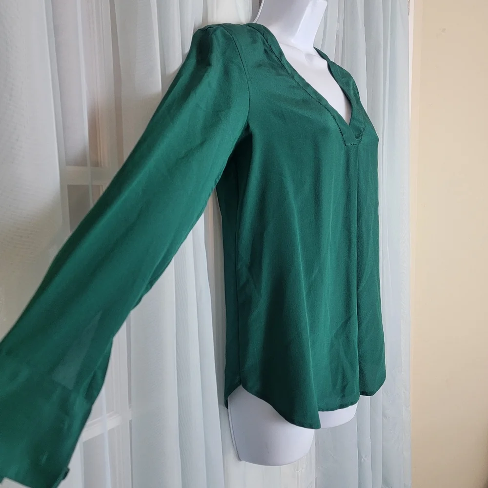 J Crew 100% Silk Emerald Green Blouse 00 XXS V Neck Long Sleeve Holiday Career